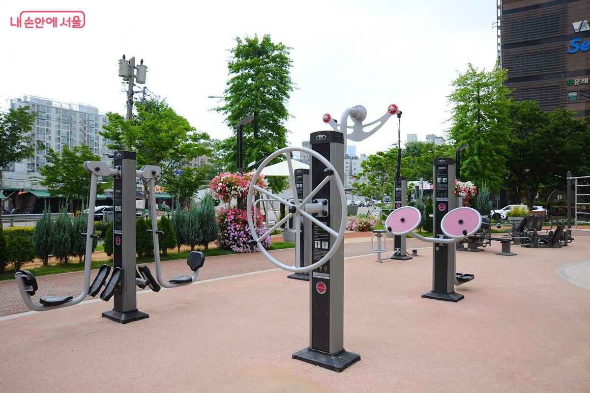 문래동 꽃밭정원의 운동 시설 &copy;조수봉