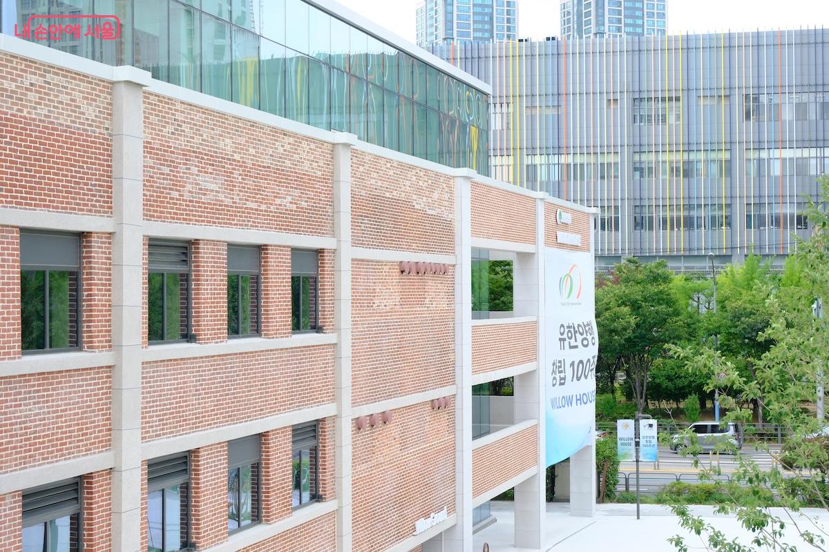 6월 24일 개관하여 큰 인기를 얻고 있는 윌로우하우스를 다녀왔다