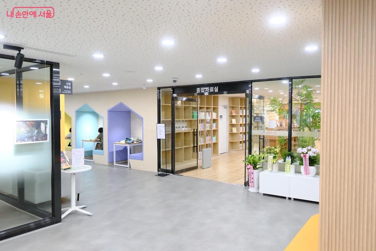 아파트 단지 내에서는 찾아가기 어려워 가급적 건물 바깥 쪽에서 찾아가는 것을 추천한다.