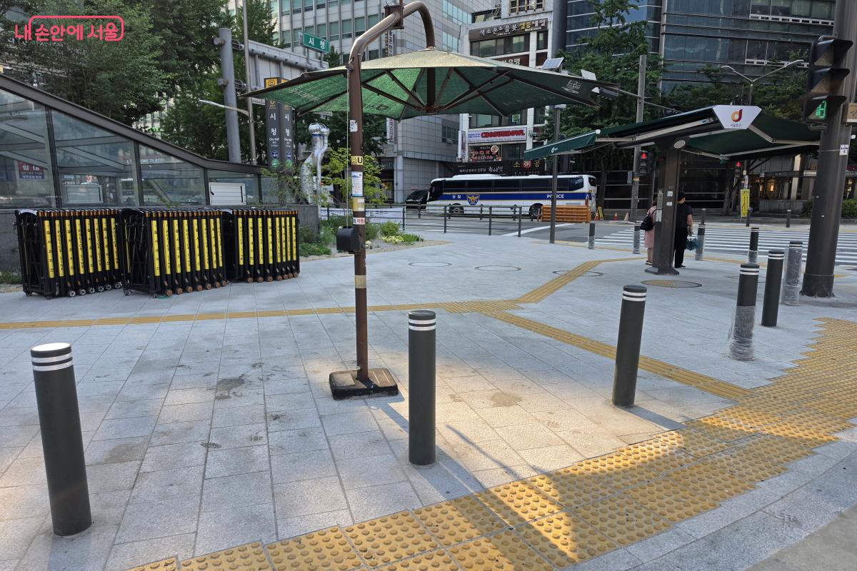 교통섬이 사라지고 보행자를 위한 넓은 공간이 탄생했다. ©심재혁