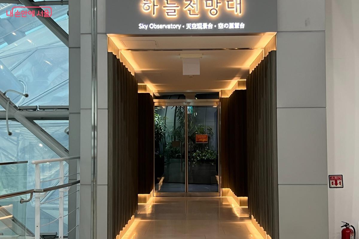 하늘전망대로 향하는 복도 ©제선영