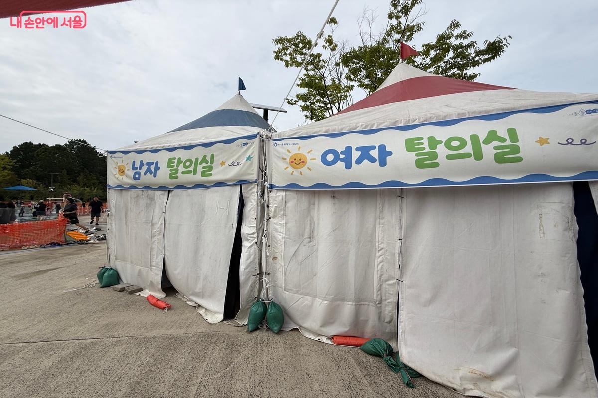 탈의실과 샤워실이 준비되어 있다. &copy;우현희