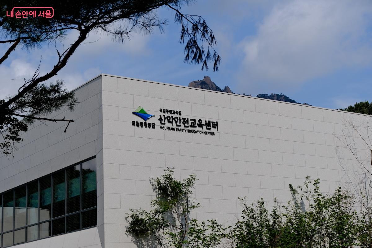 위치는 산악안전교육센터 바로 옆에 있으며 '도봉산길 86'에 위치한다.