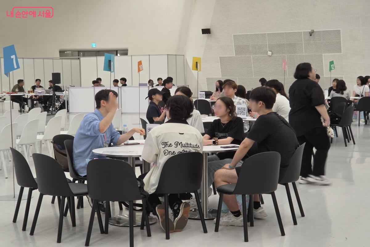 많은 청년이 현직자에게 현실적인 조언을 받았다.