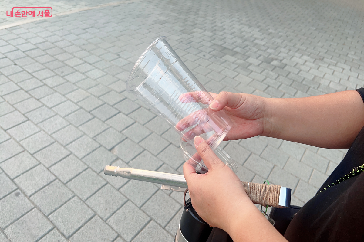 재활용 비율이 낮은 테이크아웃 컵 &copy;백진숙
