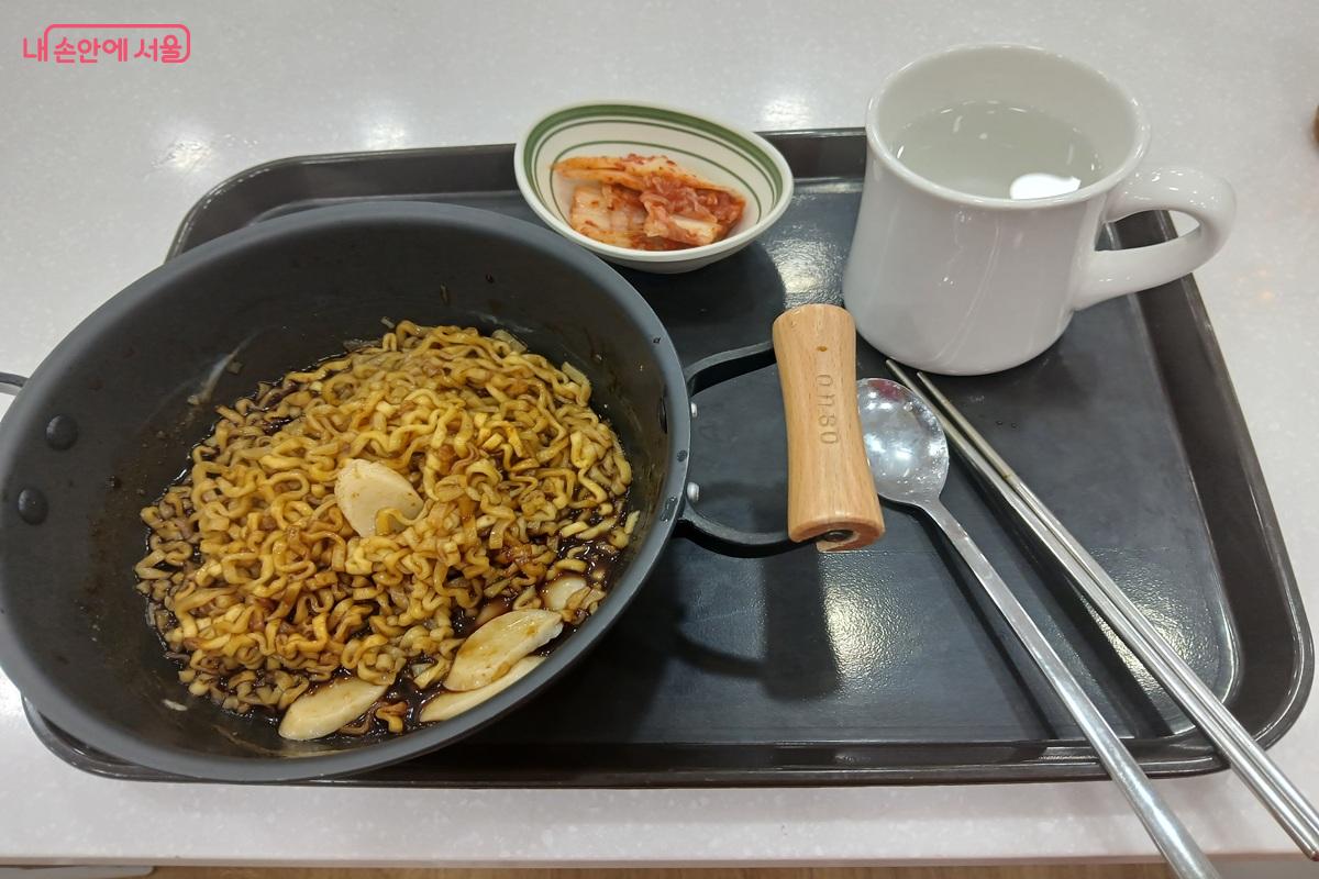 마음을 따뜻하게 만들어주는 셀프 짜장 ©최은영
