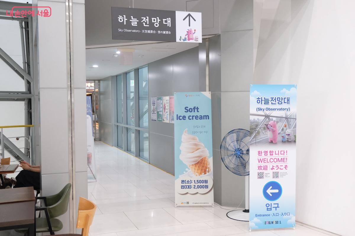 곳곳에 이정표, 엑스배너, 사이니지를 충분히 배치하여 길 찾기가 매우 쉬웠다
