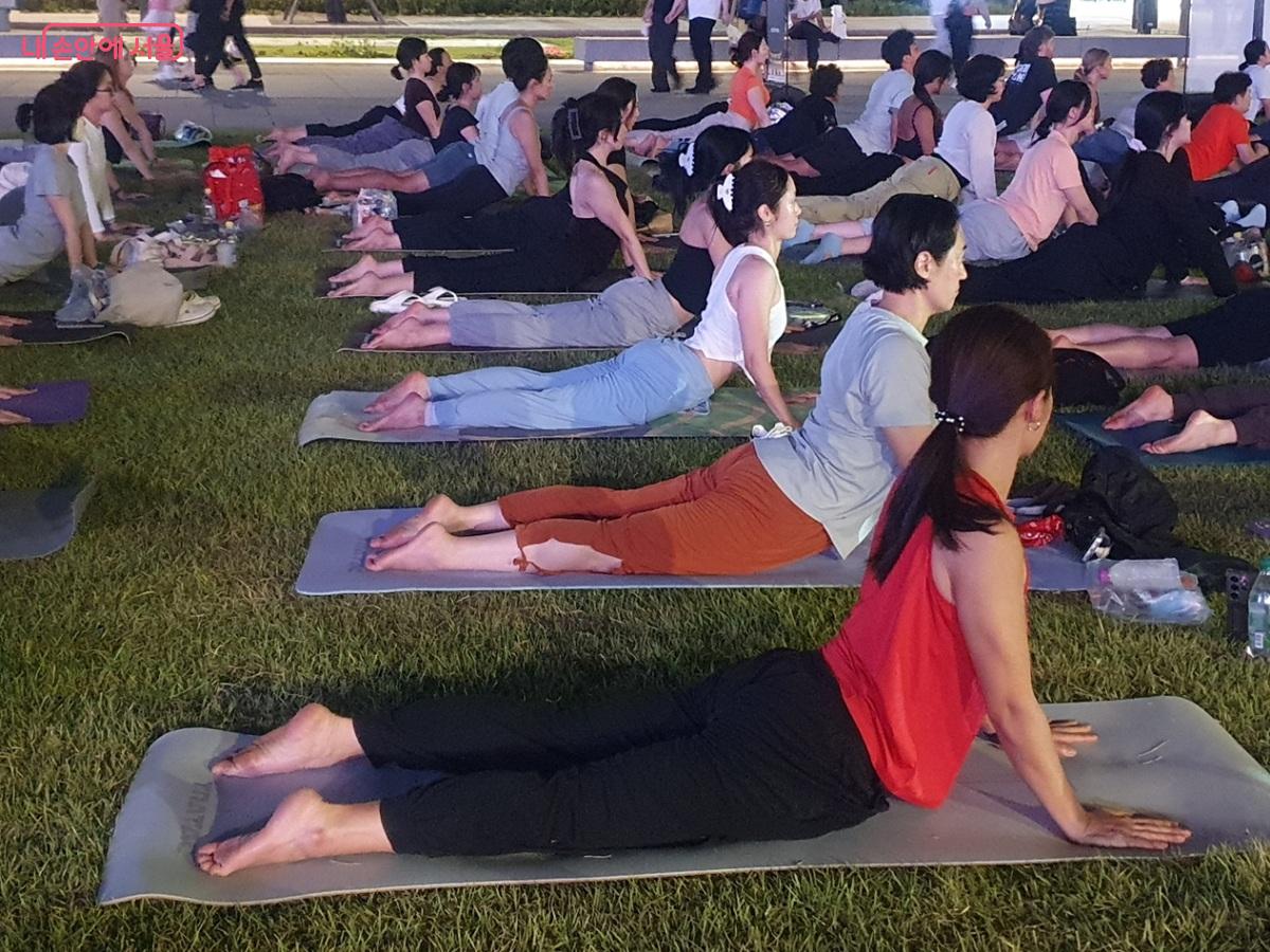 달빛과 호흡이 하나의 흐름이 된다는 주제로 진행되었다. ©엄윤주