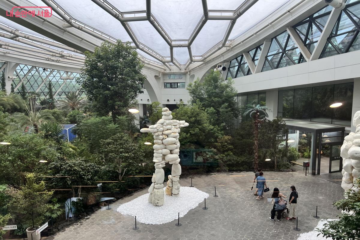 서울식물원 온실 내부. 사계절 내내 즐길 수 있는 서울 명소이다. &copy;박지영