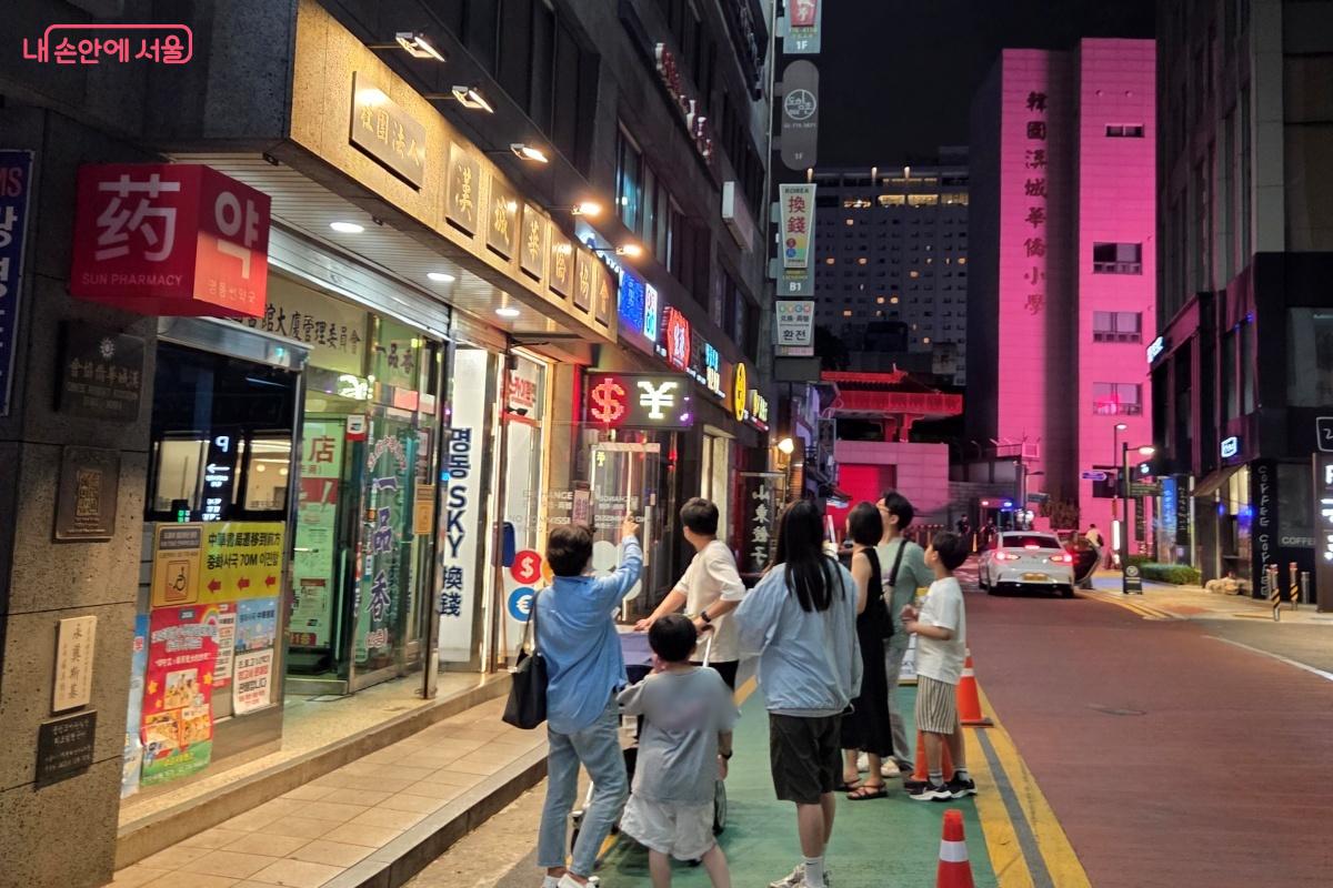 화교 거리에는 문인들의 사랑방 역할을 했던 다방도 많았다. &copy;김미선