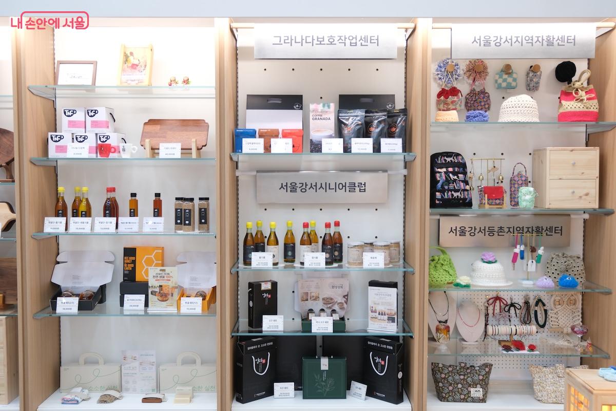 강서구 관내 다양한 자활 참여자들이 직접 생산한 제품을 판매하고 있다.