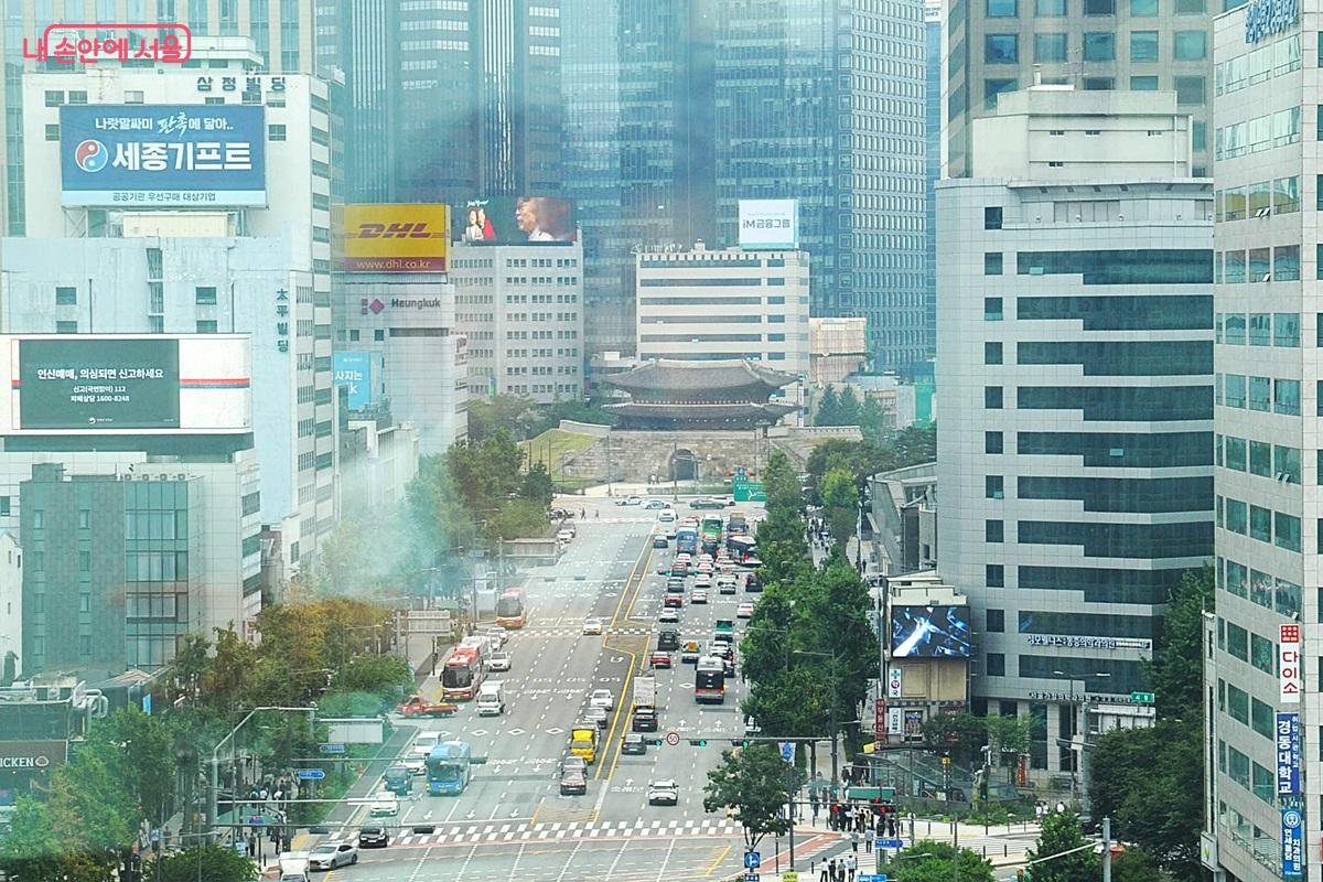 전망대에서 본 세종대로와 숭례문 일대 &copy;조수봉