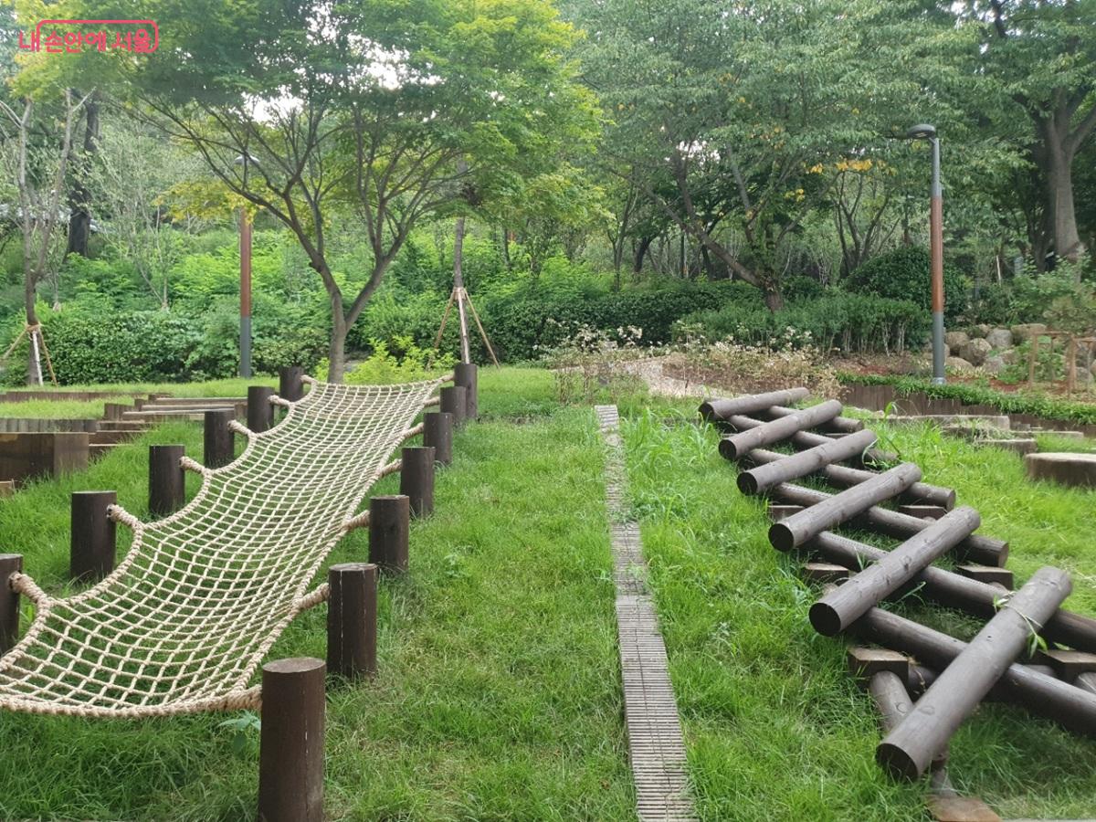 &lsquo;백련 논골마을 놀자숲&rsquo; 숲속 놀이터 &copy;김병규