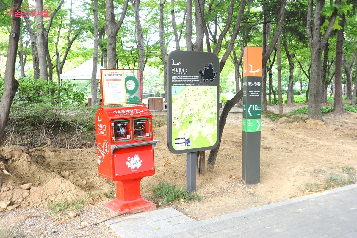 서울둘레길 9-10 구간에 위치한 &lsquo;매헌시민의 숲&rsquo; &copy;조수봉