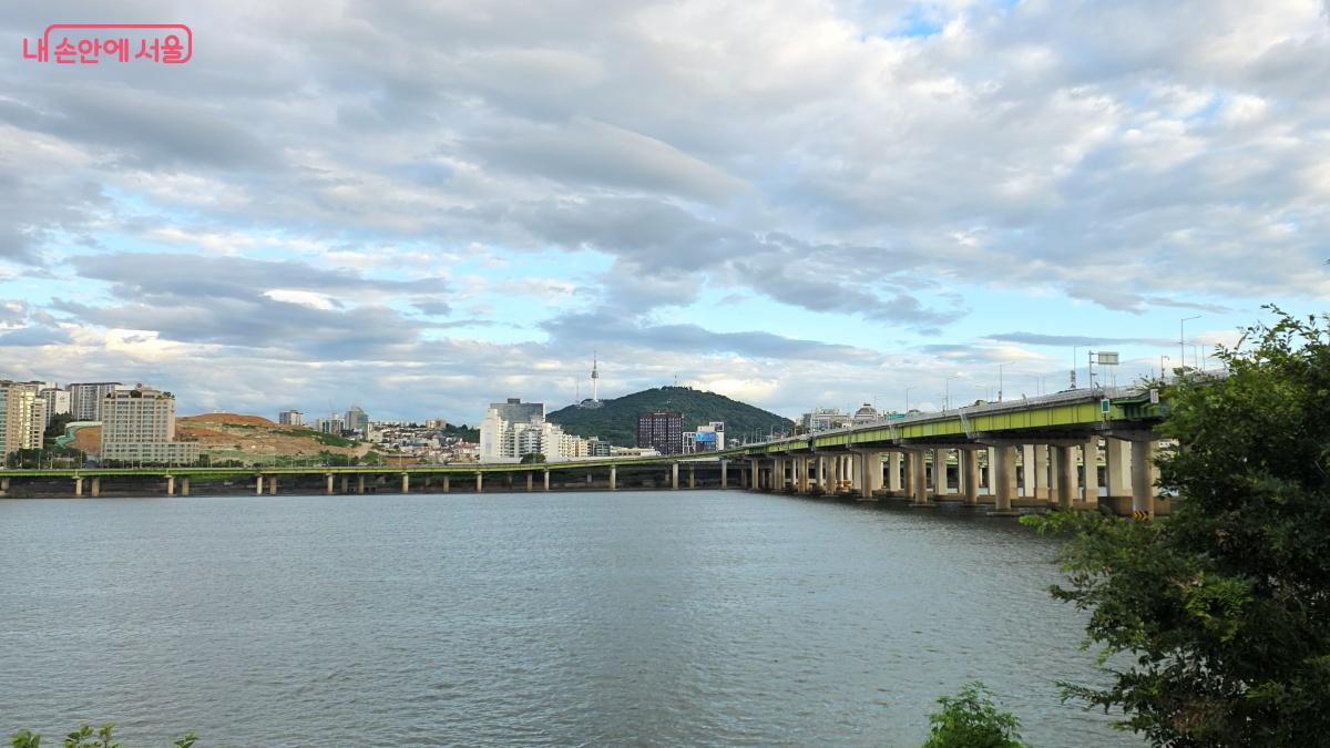 하트코스 한강구간에서 바라본 남산서울타워 한강대교 한강 풍경