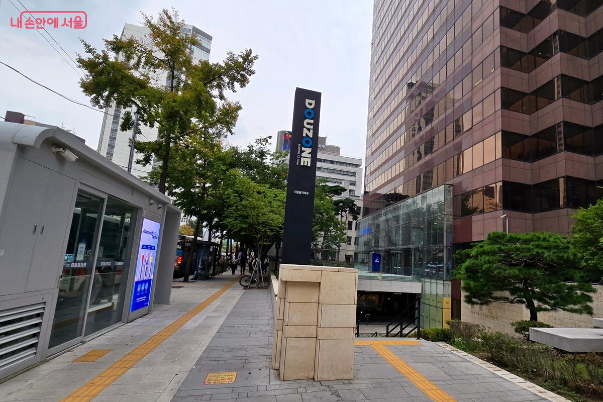 을지로 입구역1-1에서 내려가면 빠르게 찾을 수 있다. &copy;김윤경