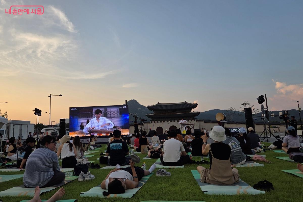 요가 시작 전, 식전 공연이 이어졌다. &copy;김미선