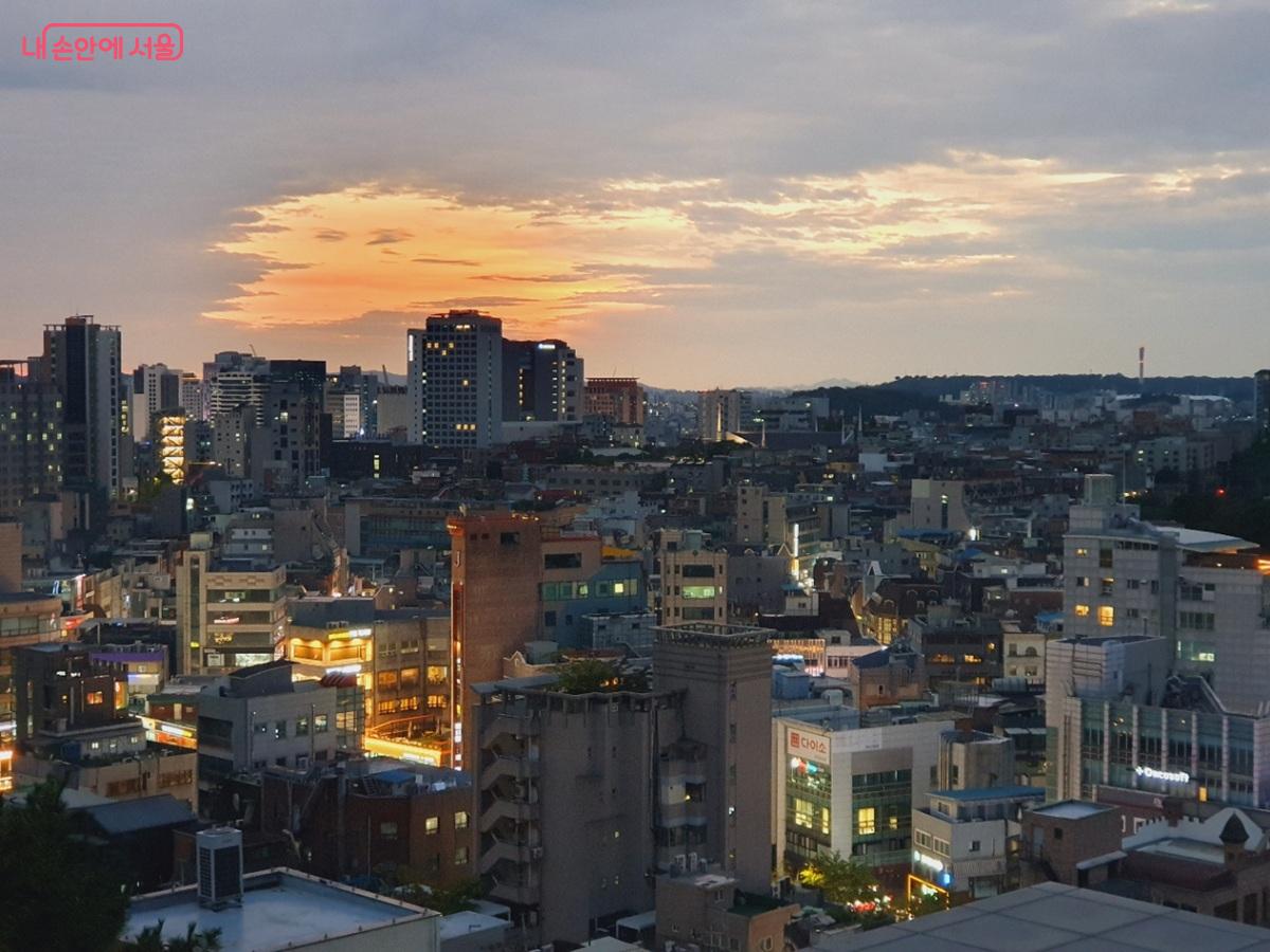 바람산 전망대는 야경명소이자 노을명소다. ©김병규