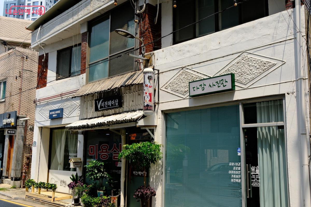 이곳은 서울 시내에서 보기 드문 오래된 골목 풍경을 간직하고 있다. &copy;서지희
