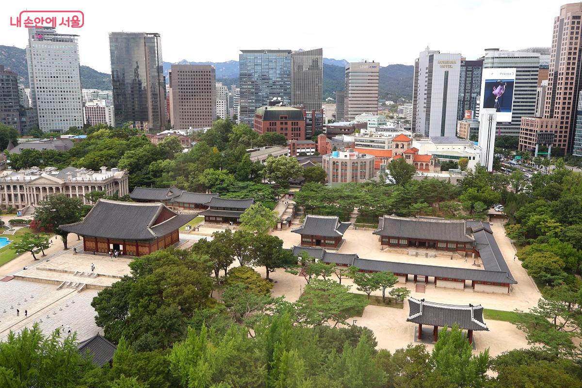 정동전망대에서 내려다본 덕수궁과 정동 풍경 &copy;이봉덕