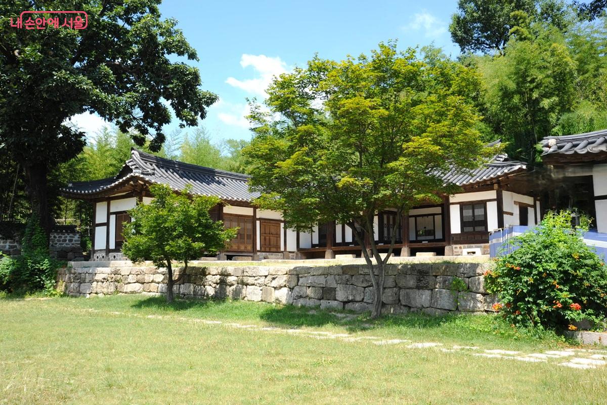 국가등록문화유산 제40호인 &lsquo;창녕위궁재사&rsquo; &copy;조수봉