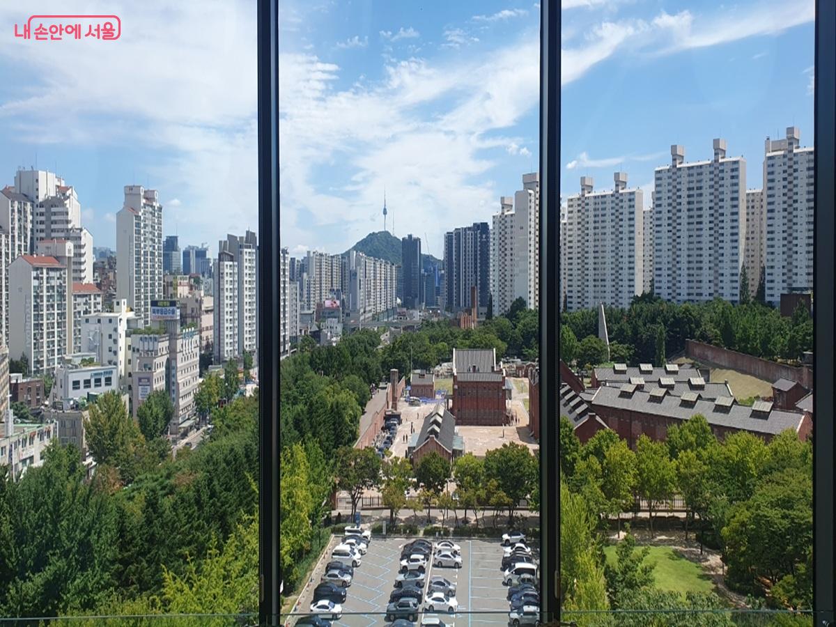 국립대한민국임시정부기념관에서 바라본 서대문독립공원 &copy;김병규