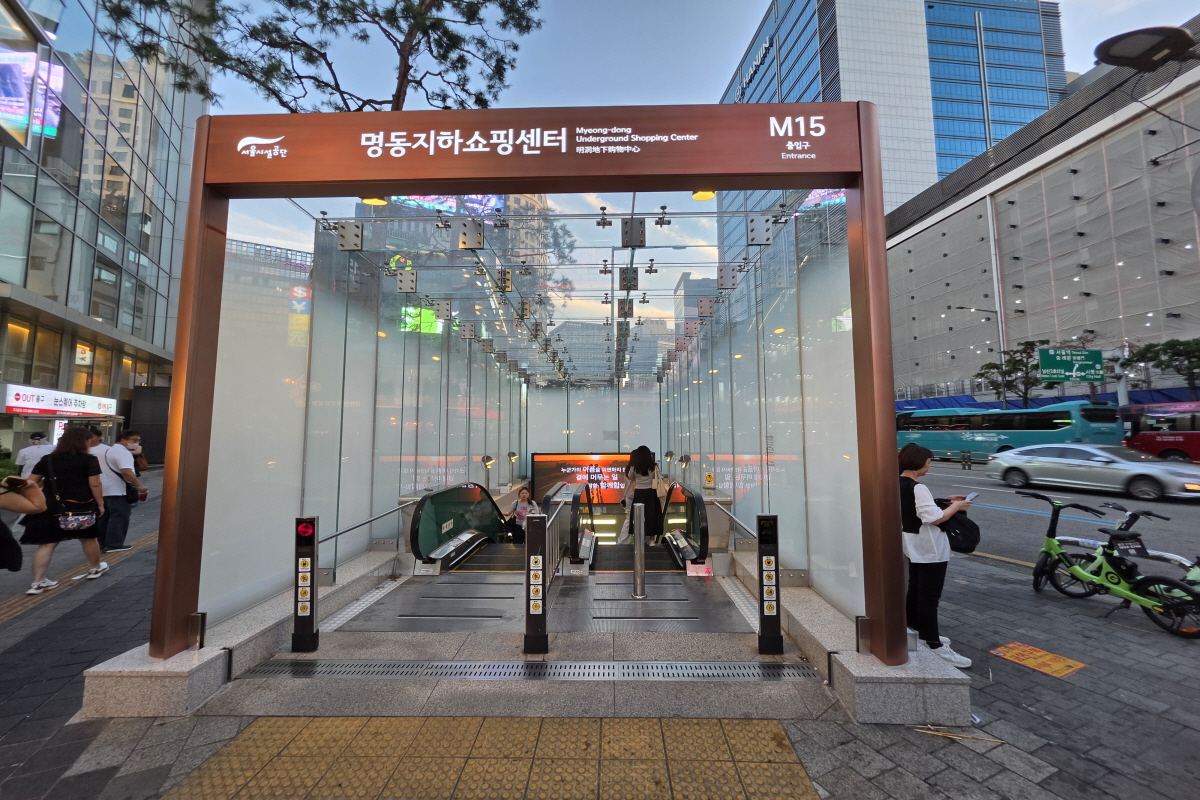 명동의 첫인상이 달라졌다! 깔끔해진 출입구, 안전해진 보행환경