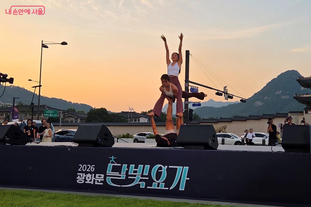서커스를 보는 것처럼 흥미로웠던 &lsquo;아크로 요가&rsquo; &copy;김미선