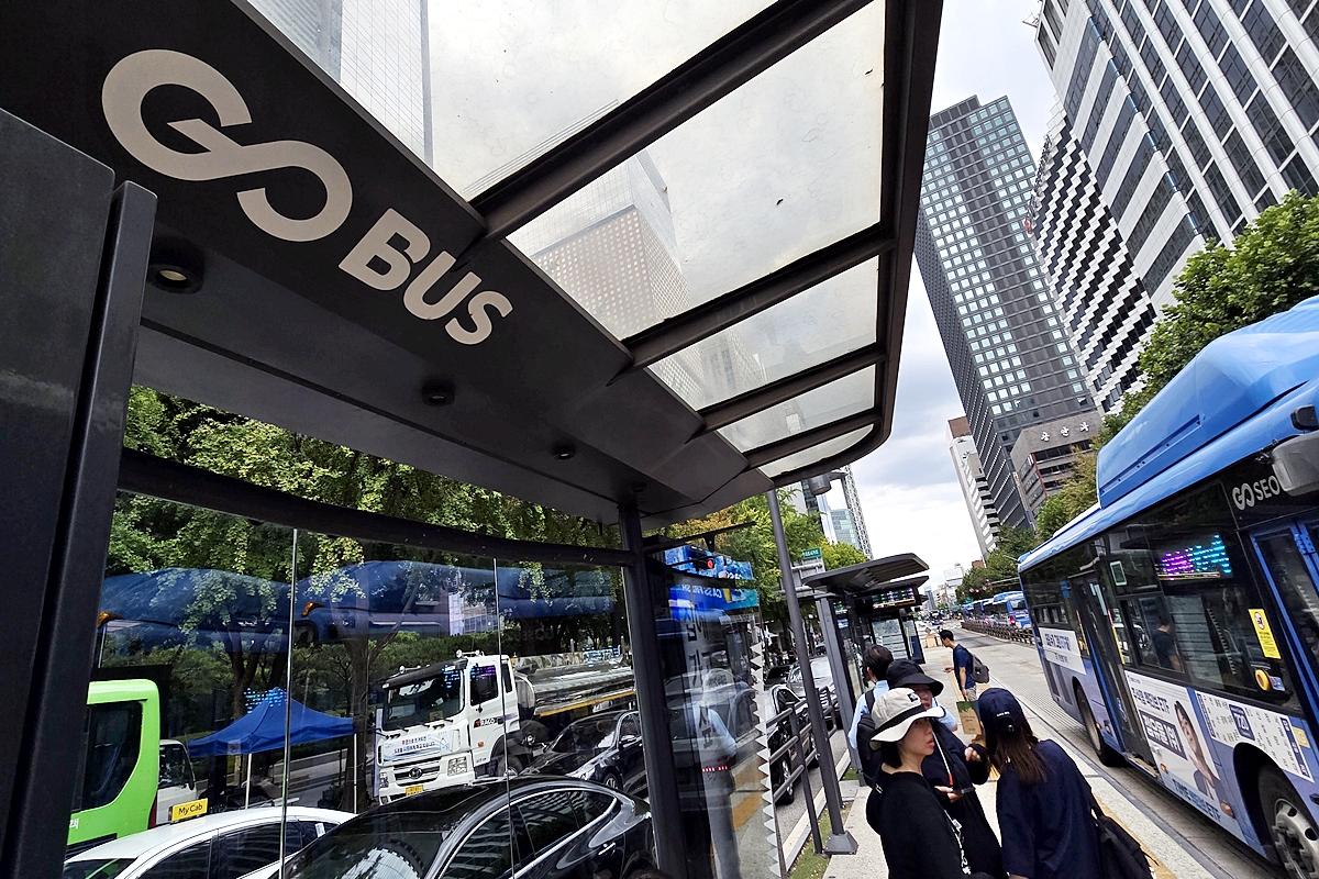 버스&middot;지하철&middot;따릉이에서 본 'GO SEOUL' 브랜드, 어떻게 만들어졌을까?
