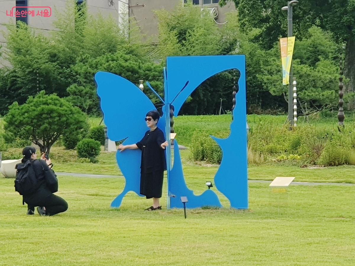 포토존으로 인기가 높은 이용덕 작가의 <하늘나비> ©김병규