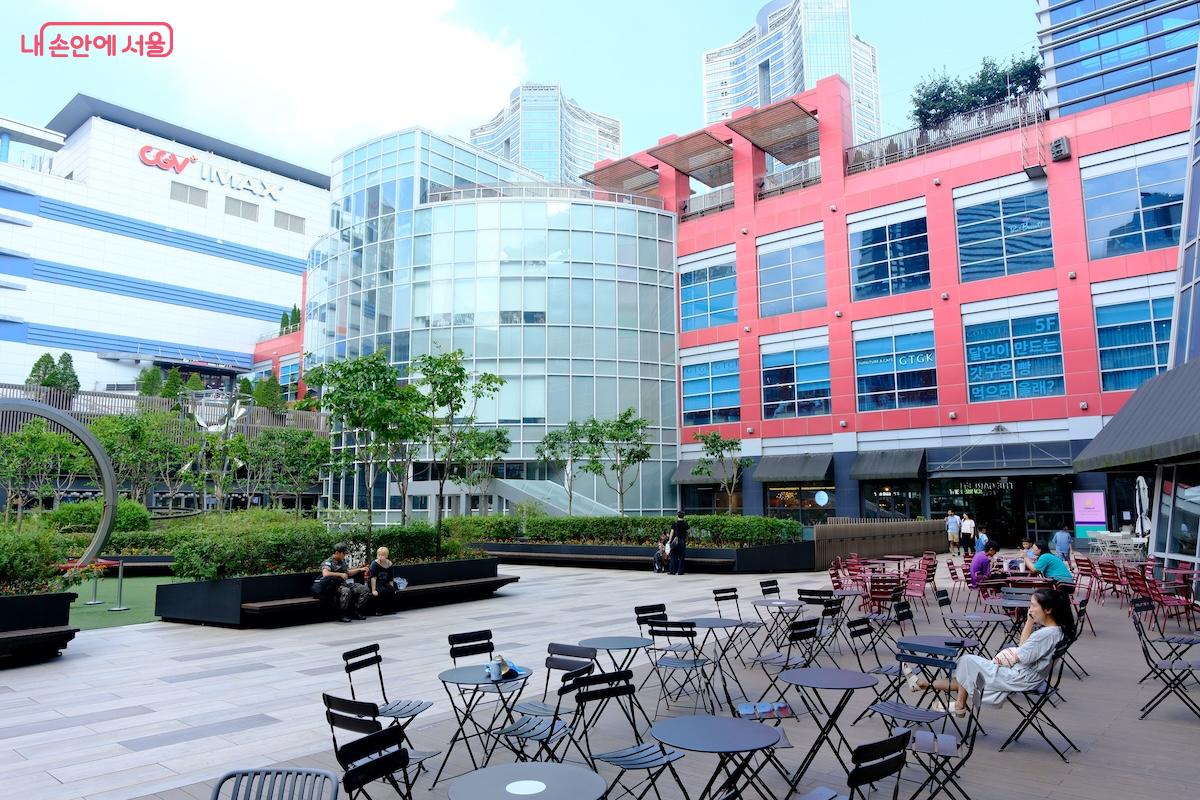 용산아이파크몰 4층에 있는 멋진 야외 테라스도 함께 즐겨보자