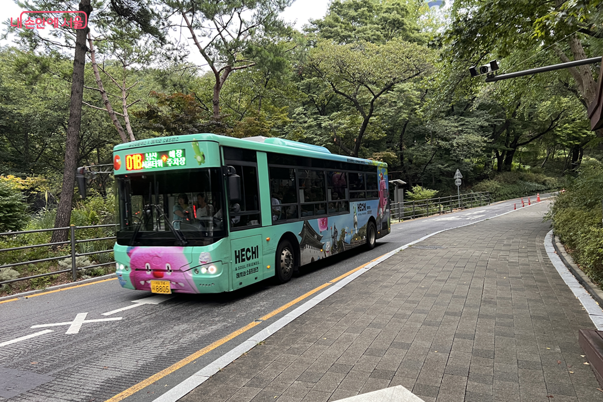 남산과 주변 전철역을 오가는 순환버스 ⓒ 김경선