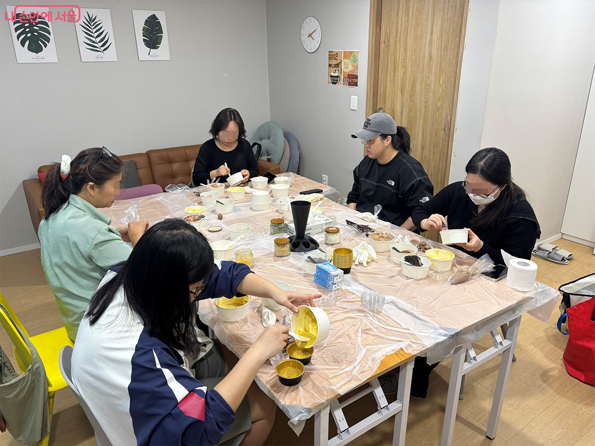 펫푸드 만들기에 참여한 시민들 ©노원구청