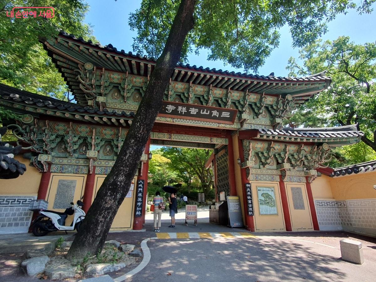 울창한 숲과 고즈넉한 사찰 풍경 속 마음의 여유를 찾는 사색 명소 '길상사' ©김병규