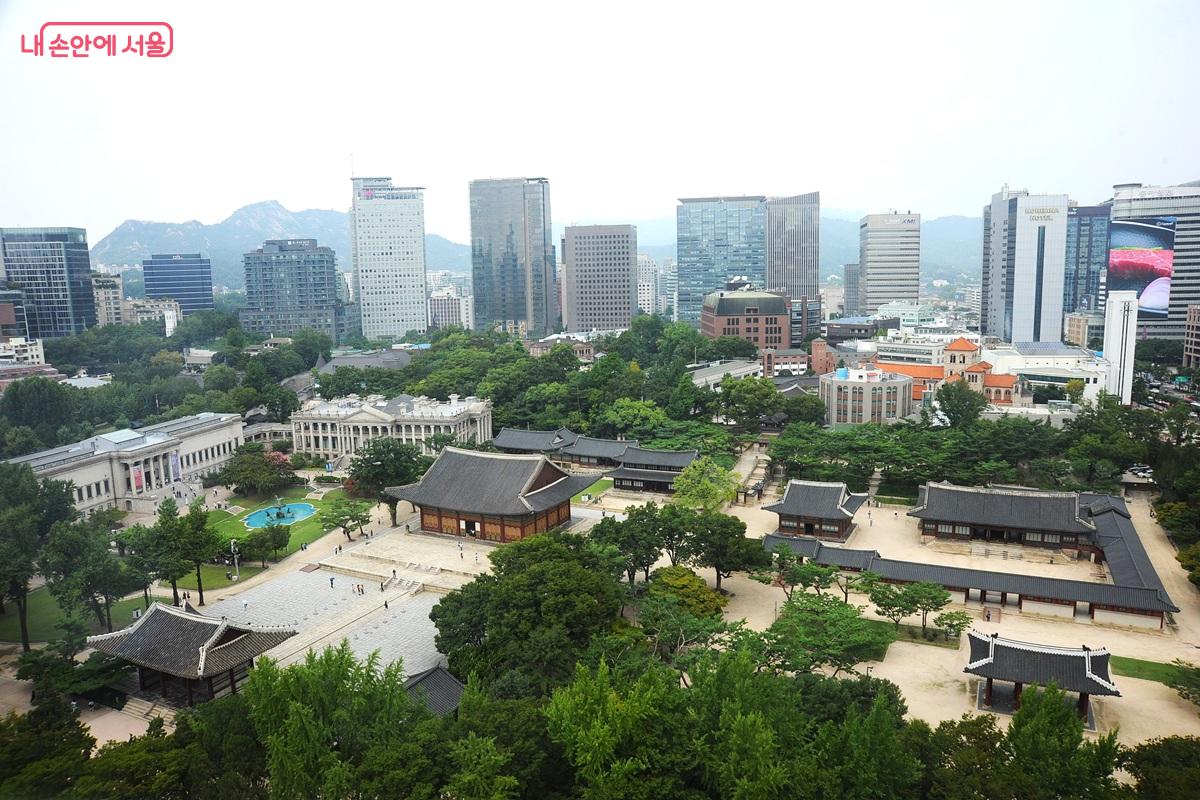 정동전망대에서 본 덕수궁 경내와 정동 일대 ©조수봉
