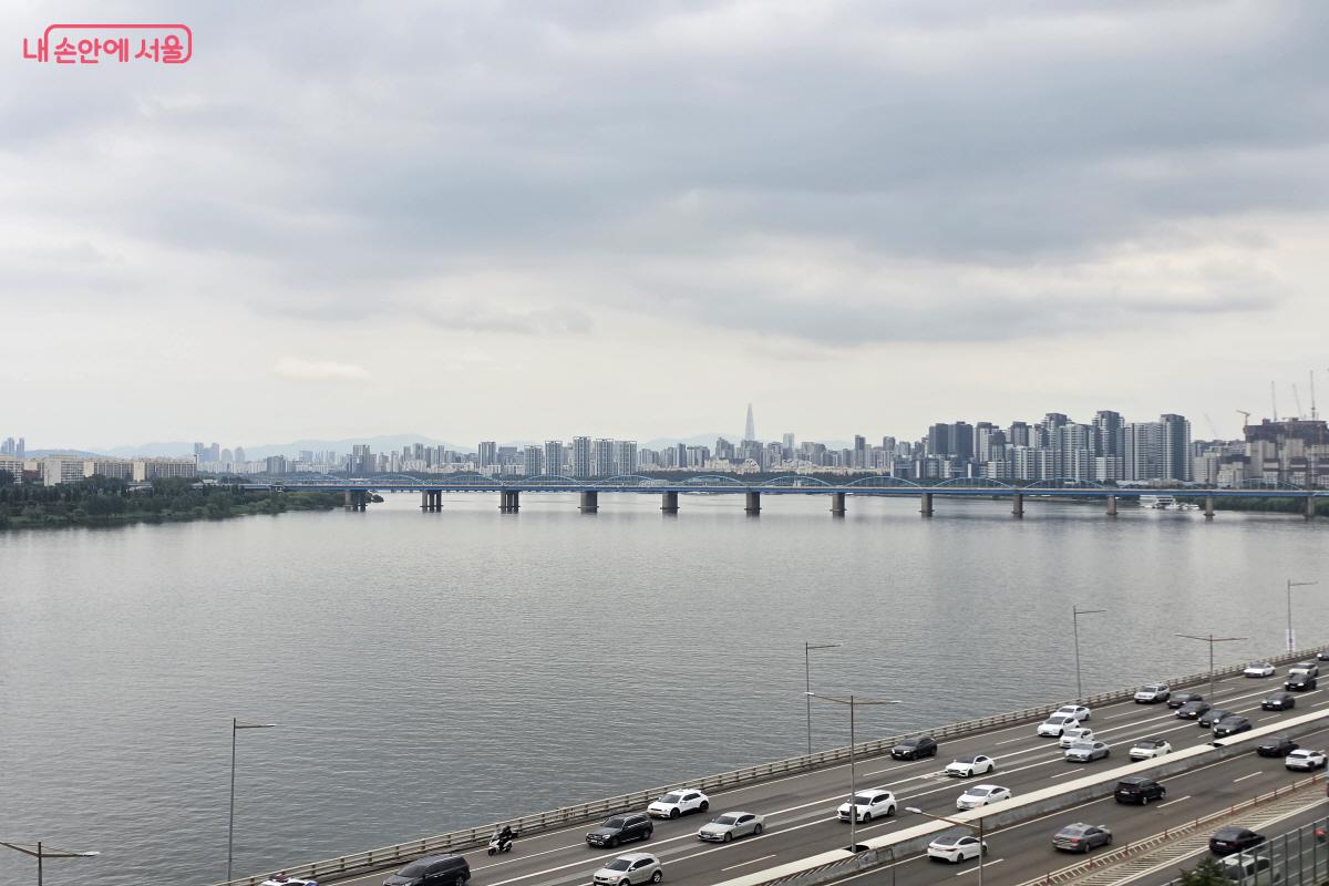 효사정에서 내려다본 동작대교.