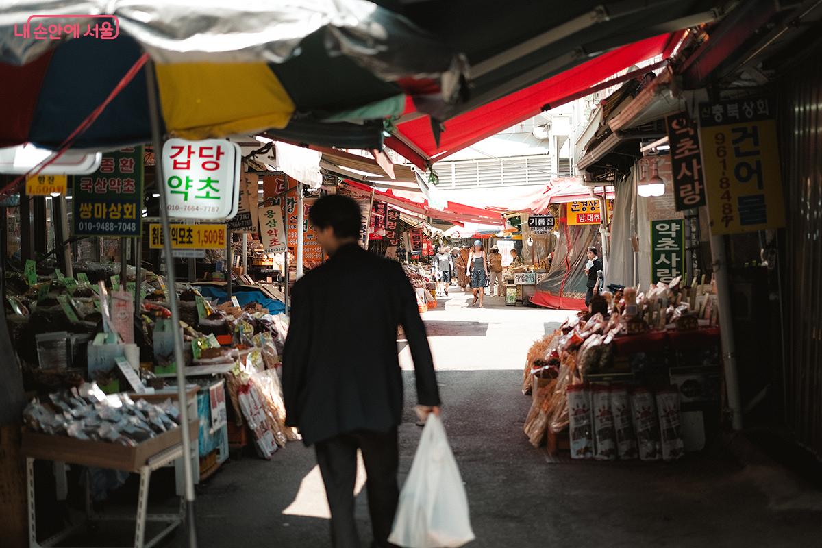 경동시장과 서울약령시 골목길을 누비는 내내 오히려 기운이 솟는 느낌이었다. ©김아름