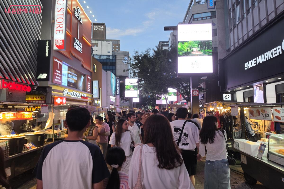 달라진 보행환경으로 쾌적한 명동 거리 ©심재혁