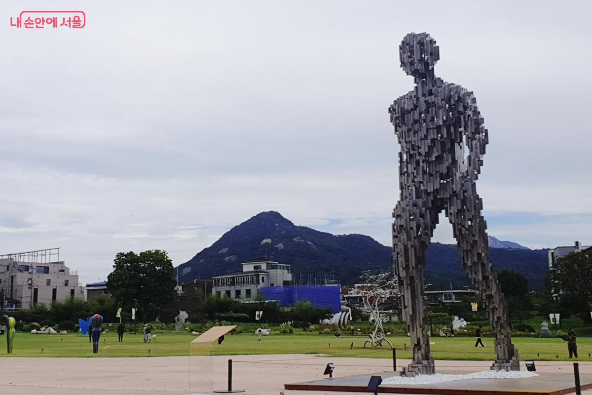 제3회 서울조각페스티벌이 열리고 있는 열린송현녹지광장 전경 ©김병규