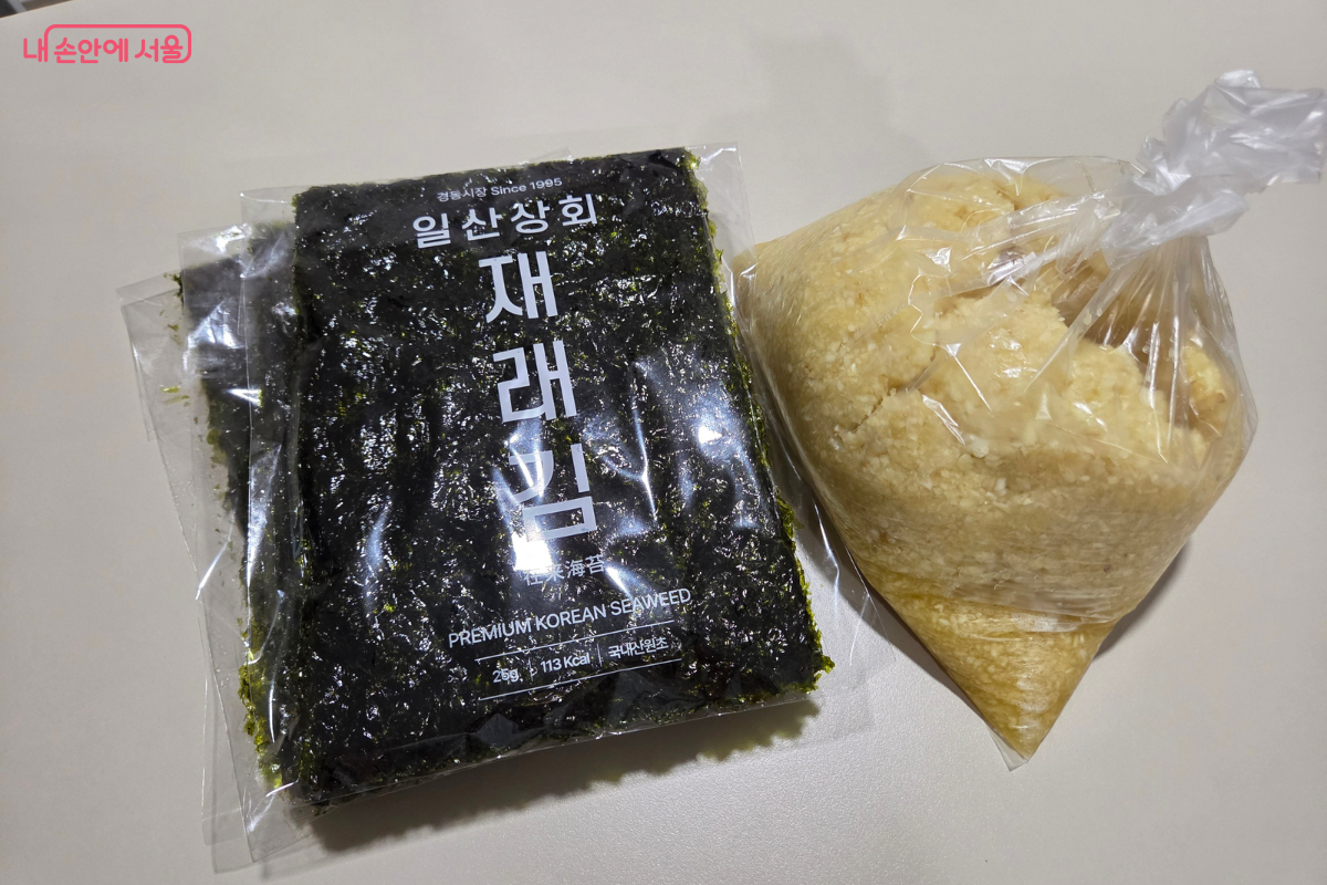 경동시장에서 직접 구매한 마늘과 고소한 향이 가득한 즉석 김 &copy;김승아