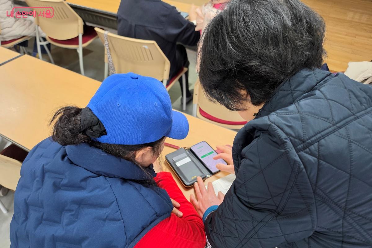 일대일로 알려주는 보조강사도 있다. &copy;박승식