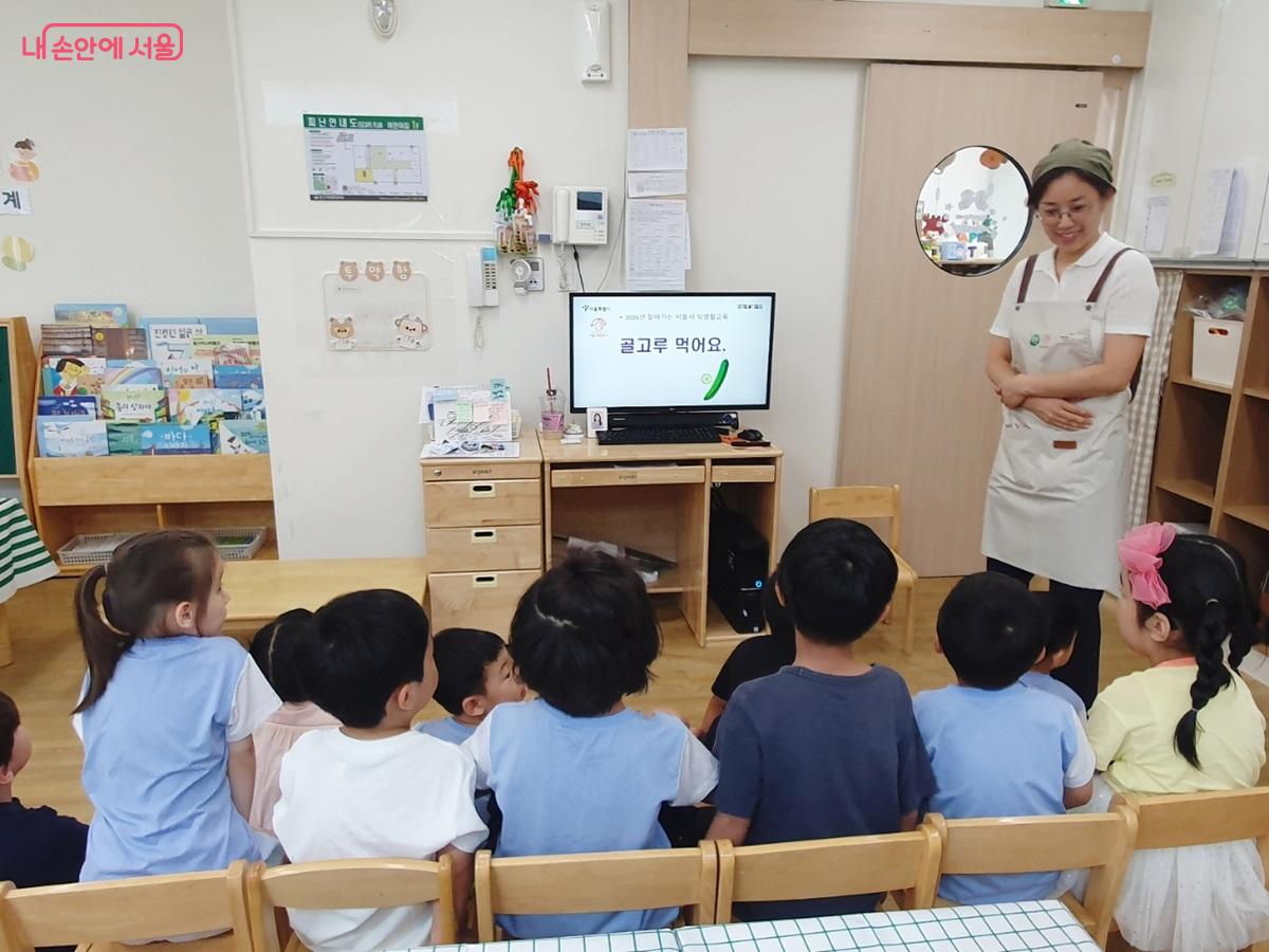오감으로 활동하는 '골고루 먹어요&rsquo; 프로그램 &copy;엄윤주