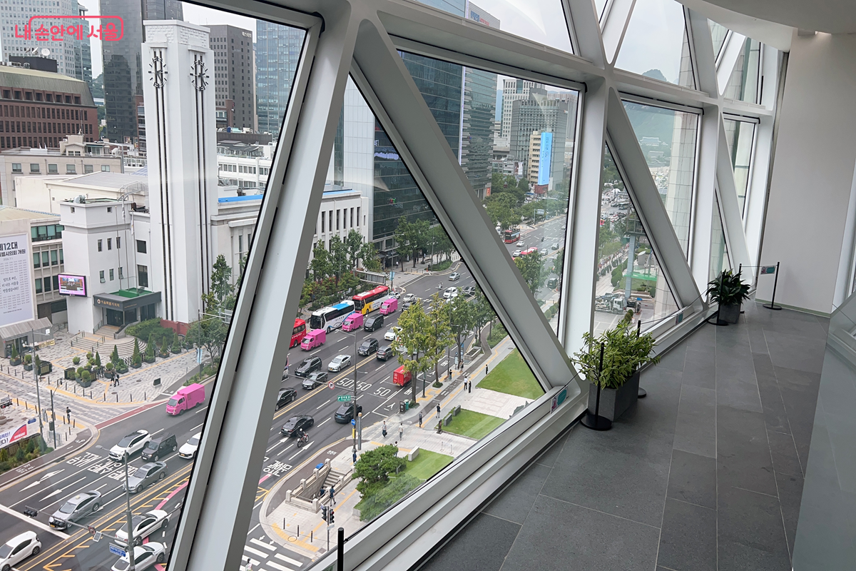 전망대에서 바라본 대로변 &copy;백진숙