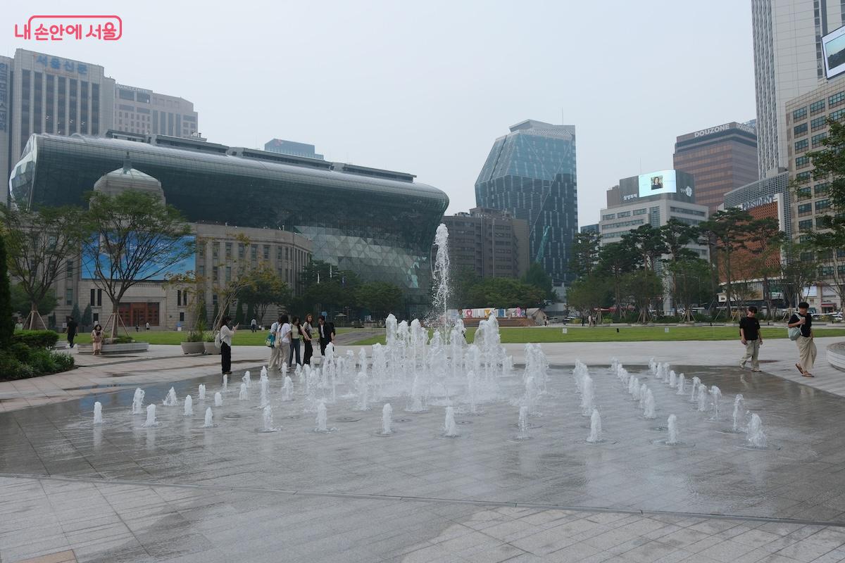 지난 7월부터 서울시청 하늘전망대가 개장하여 평일에 서울시청에 다녀왔다