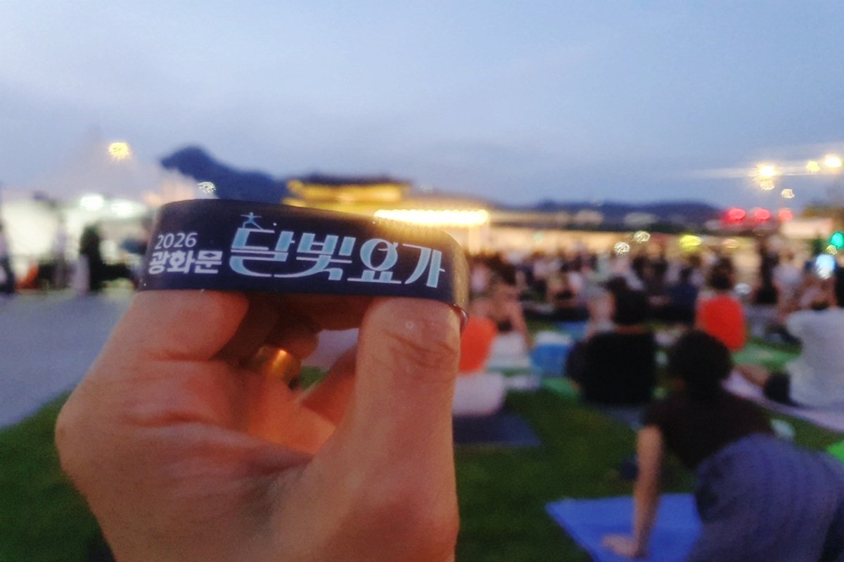 퇴근 후 광화문에서 요가로 힐링! &lsquo;광화문 달빛요가&rsquo;의 특별한 밤