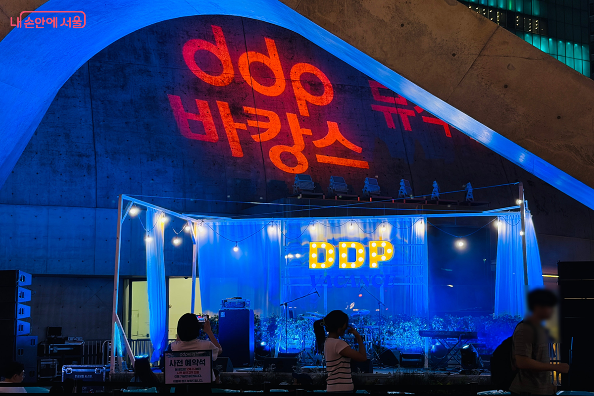 한여름밤에 즐기는 'DDP 뮤직페스티벌' 첫날은 '재즈의 밤'으로 진행됐다. &copy;김경선