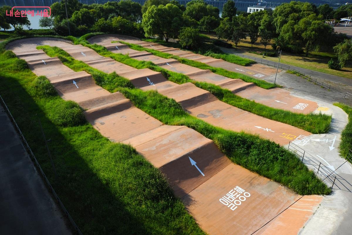 광나루 자전거공원의 BMX 경기장 &copy;조수봉