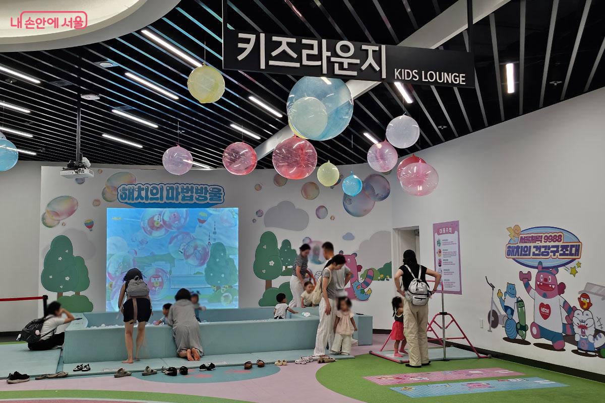 아이들과 놀기 좋은 키즈 라운지 ⓒ홍혜수