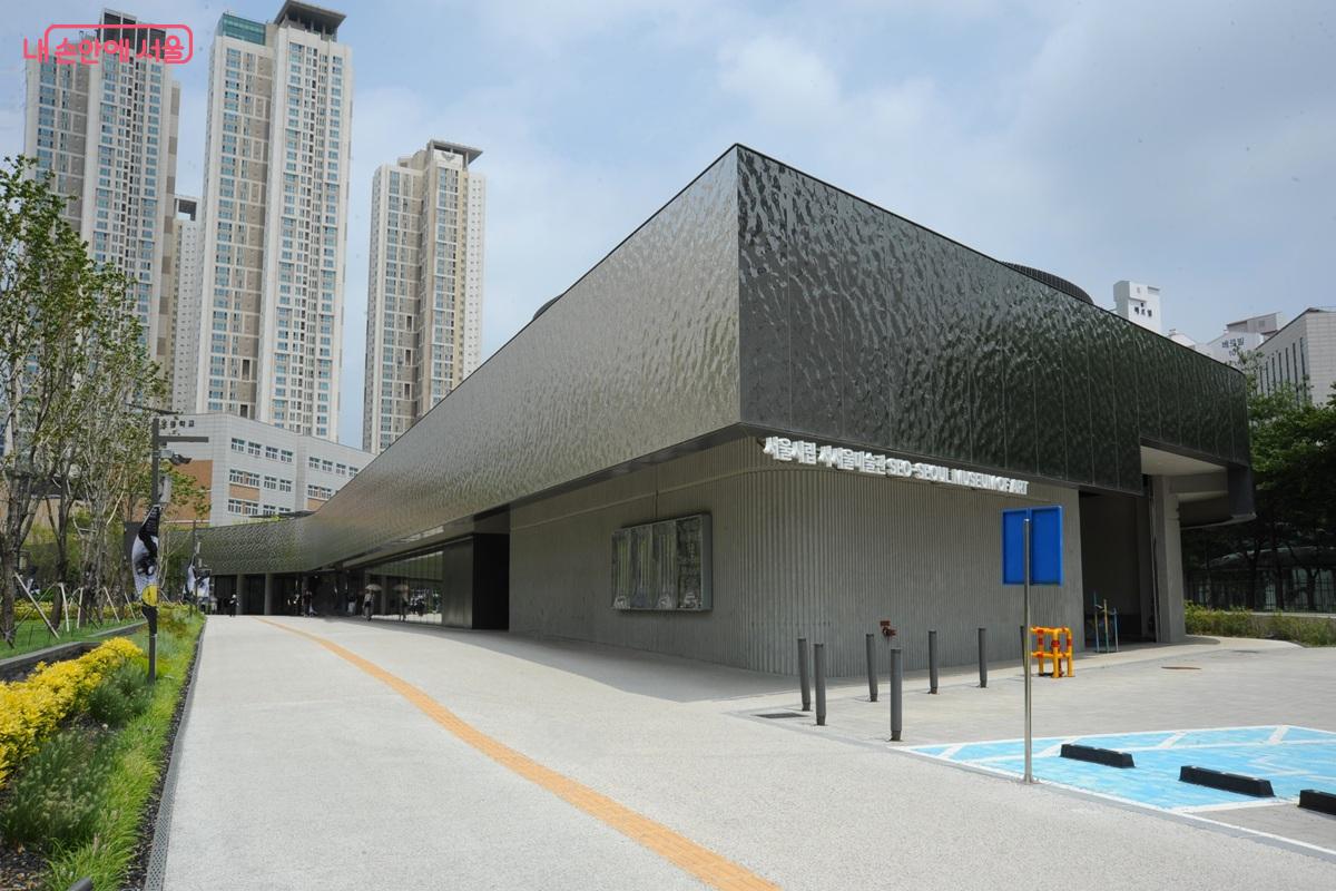 금천구 독산동 &lsquo;금나래 중앙공원&rsquo;과 인접한 &lsquo;서울시립 서서울미술관&rsquo; &copy;조수봉
