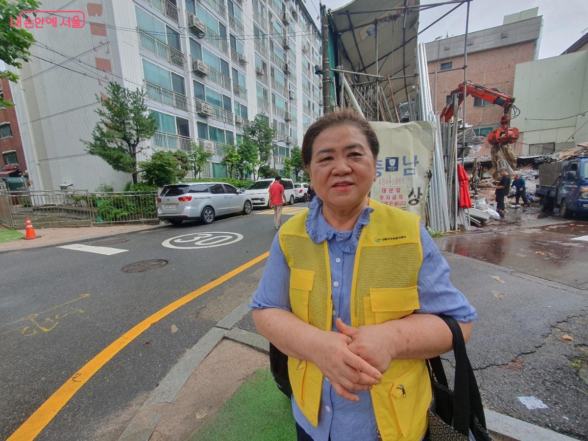 봉사활동에 적극적으로 참여한 둔촌동 자원봉사 소속 한상림 봉사자 ©엄윤주